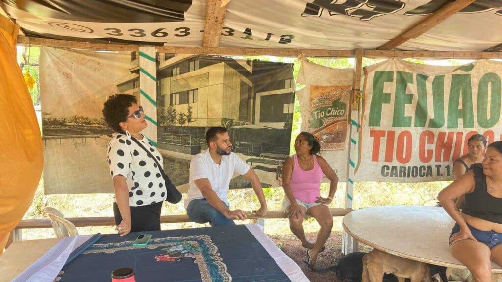 Fábio Felix durante visita Ocupação Noroeste em outubro de 2023